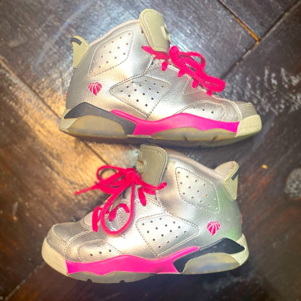 11c Jordan Retro 6 Valentine’s Day